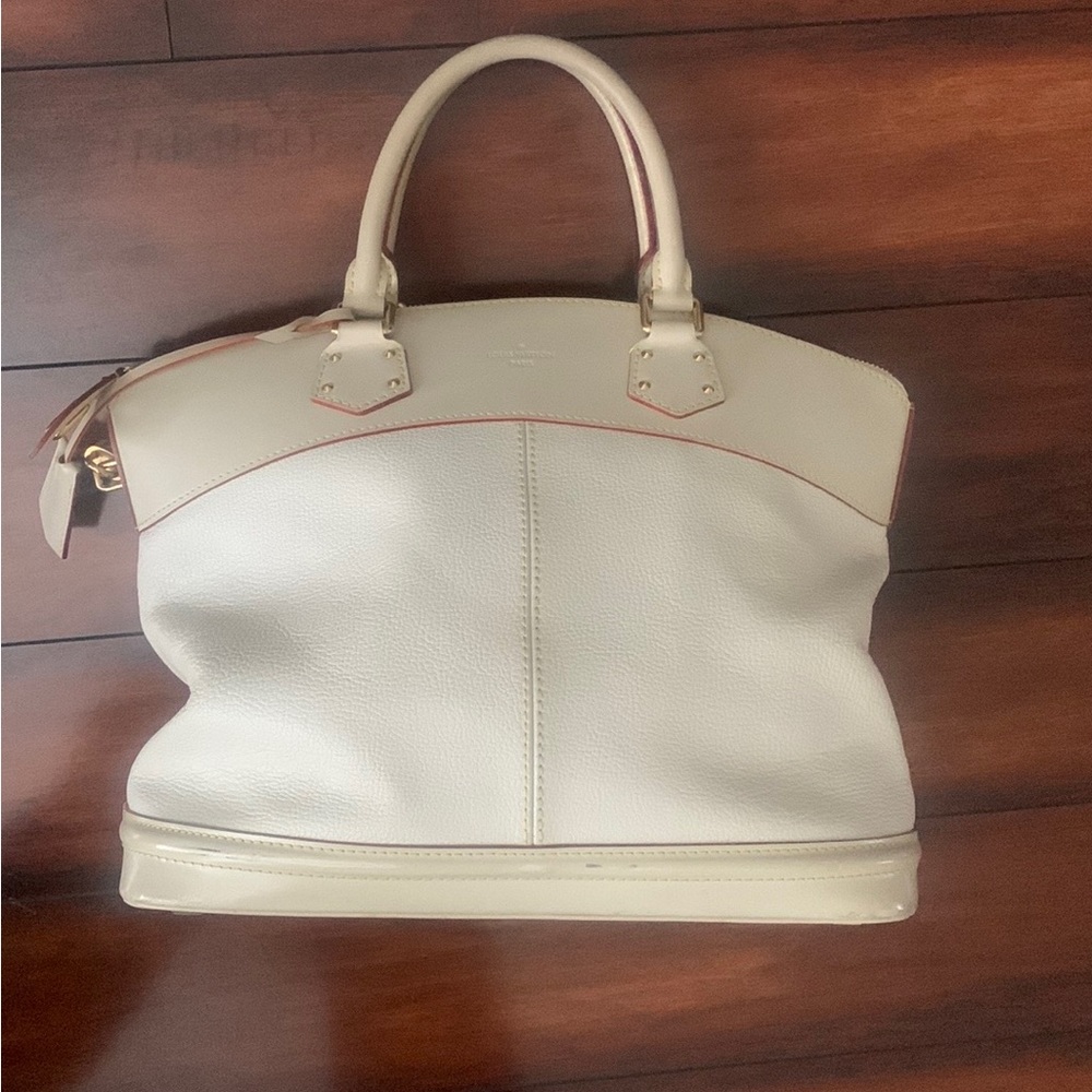 Louis Vuitton Suhali Lockit Bag in Preloved condition - Picture 4 of 16